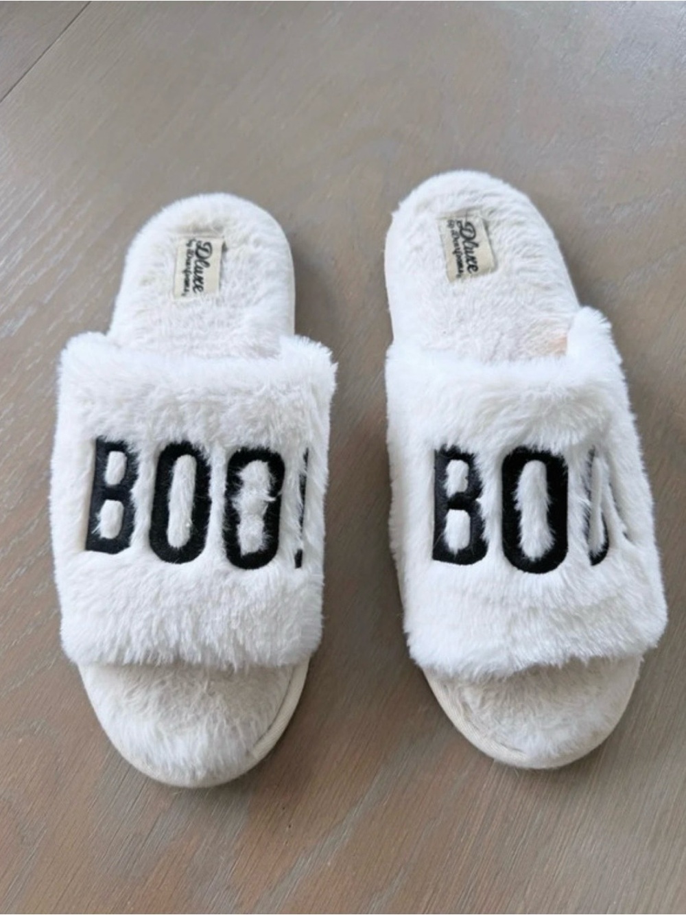 Dearfoams BOO Halloween Furry Slippers Womens White Slip On Seasonals